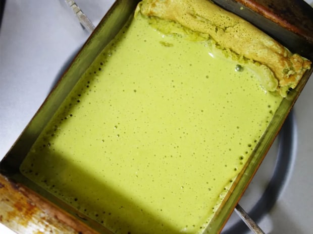 ホットケーキミックスにバターと抹茶アイスを混ぜて…　玉子焼き器で焼き上がったのは？