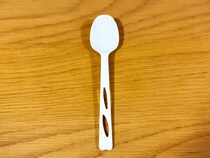 ファミマのスプーン、なんで穴が空いてるの？　理由に「それは素晴らしい！」