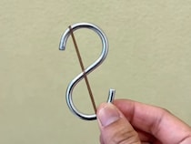 「神アイディア！」「すぐやる！」　身近なアイテムを生かした、S字フックの固定テク