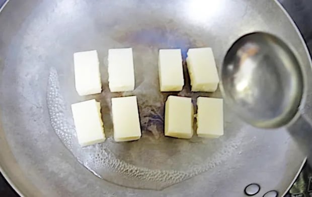 『もちのバターソテー ～栗きんとんdeスイートポテト風～』を作る写真（撮影：エニママ）