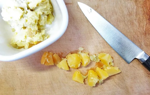 『もちのバターソテー ～栗きんとんdeスイートポテト風～』を作る写真（撮影：エニママ）