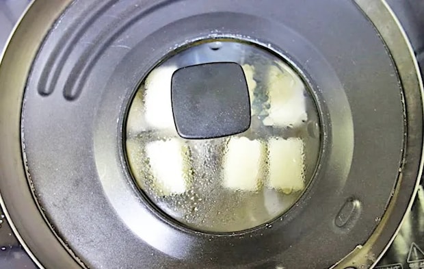 『もちのバターソテー ～栗きんとんdeスイートポテト風～』を作る写真（撮影：エニママ）