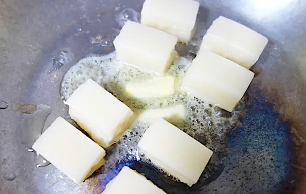 『もちのバターソテー ～栗きんとんdeスイートポテト風～』を作る写真（撮影：エニママ）