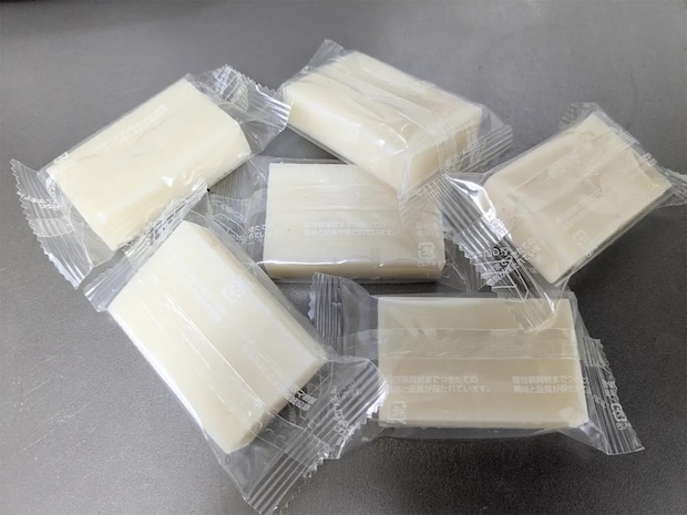 「これは思いつかなかった！」　バターで焼いた餅にのせたのは…？