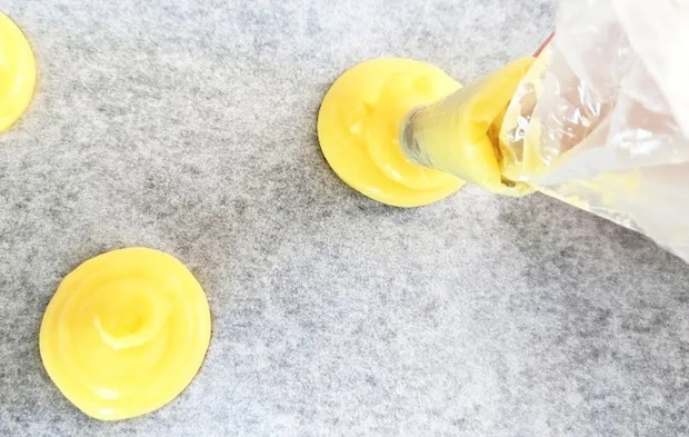 『ホットケーキミックスでシュークリーム』を作る写真（撮影：キジカク）