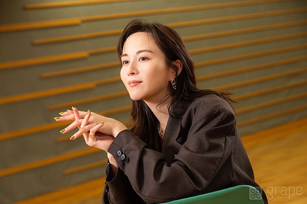 比嘉愛未さんの写真（撮影：grape編集部）