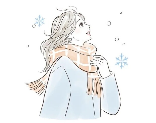 上を見上げる女性