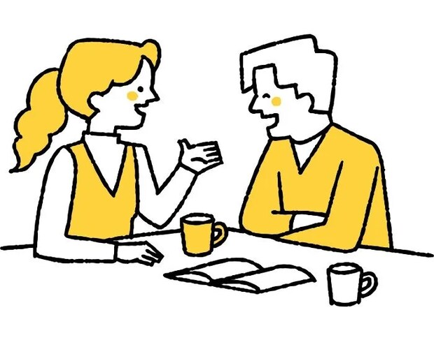 コーヒーを飲みながら談笑するカップル