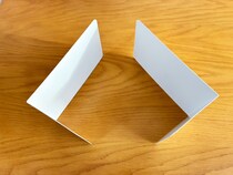 シンク下の『ごちゃごちゃ』とはおさらば！　ブックエンドを使った収納テクに「試して感動！」