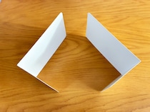 シンク下の『ごちゃごちゃ』とはおさらば！　ブックエンドを使った収納テクに「試して感動！」