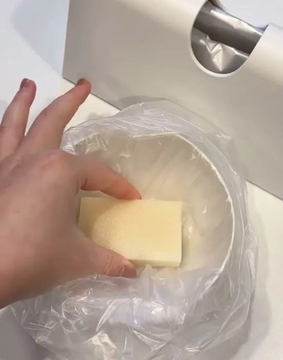 アイラップにお餅を入れている様子