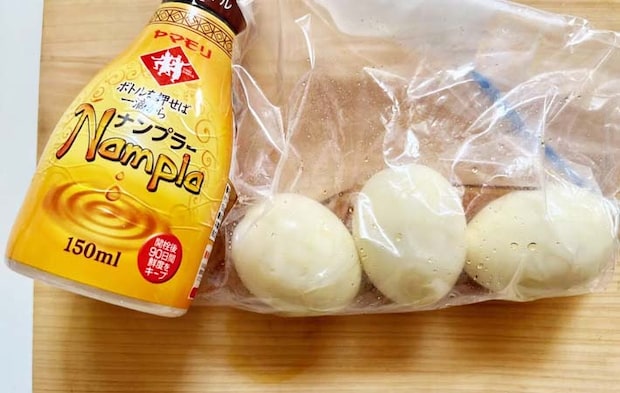 『ナンプラー味玉』を作る写真