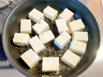 豆腐が化けた！　意外な味付けに「夫が気に入った」【脱マンネリおかず】