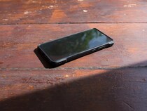 スマホが熱いのは『故障』の前兆？　暑い日にやりがちなNG行動と正しい冷やし方