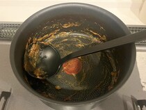 カレー鍋の片付けが苦じゃなくなる！　拍子抜けするほど簡単な裏技やってみた