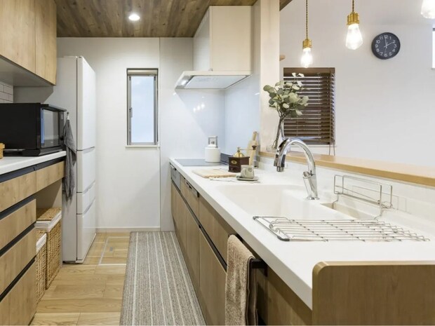 フックを使っただけでシンク下がスッキリ　「取り出しやすい」「イライラ消えた」【キッチン収納4選】