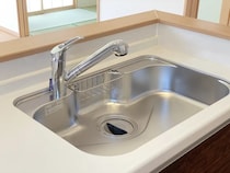 「ステンレスはサビないと思ってた…」　変色の理由に「知らなかった」「気を付ける」【キッチン掃除術4選】