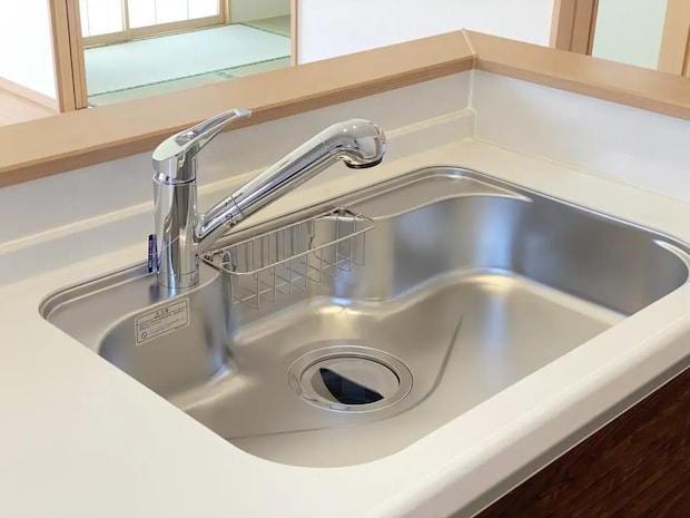 「ステンレスはサビないと思ってた…」 変色の理由に「知らなかった」「気を付ける」【キッチン掃除術4選】