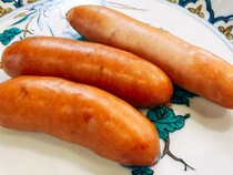 ウインナーの新しい食べ方を発見！　麦茶でゆでるだけで、旨みが格段にアップする