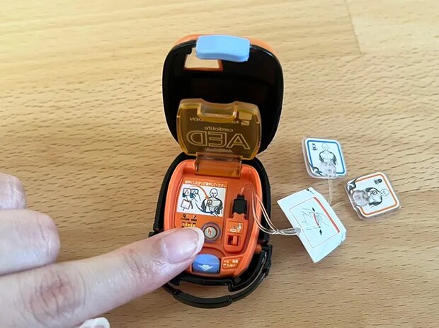 『ガシャポン ミニチュアAED』