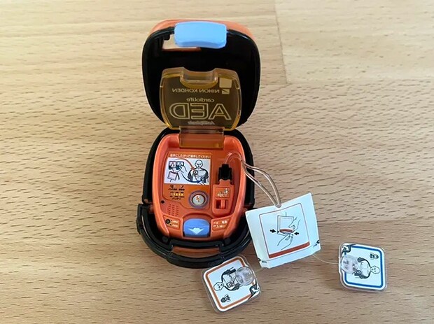 『ガシャポン ミニチュアAED』