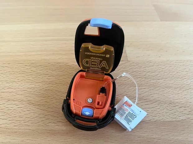 『ガシャポン ミニチュアAED』