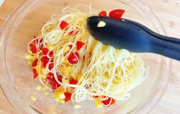 『パイナップルの冷製パスタ』を作る写真
