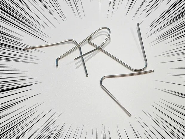 折れたゼムクリップ