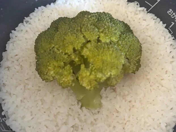 やる気ゼロで完成! 炊飯器に丸ごと入れたのは…?【ブロッコリーレシピ】
