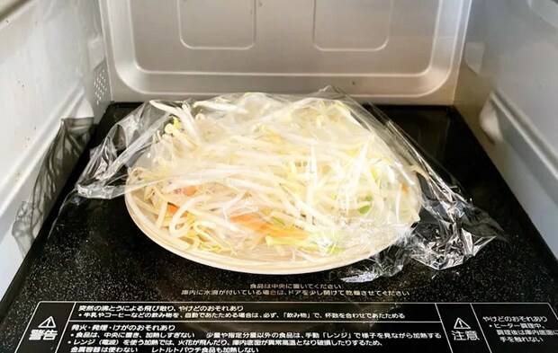 『たっぷり野菜の肉巻き』を作る写真