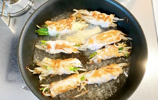 『たっぷり野菜の肉巻き』を作る写真