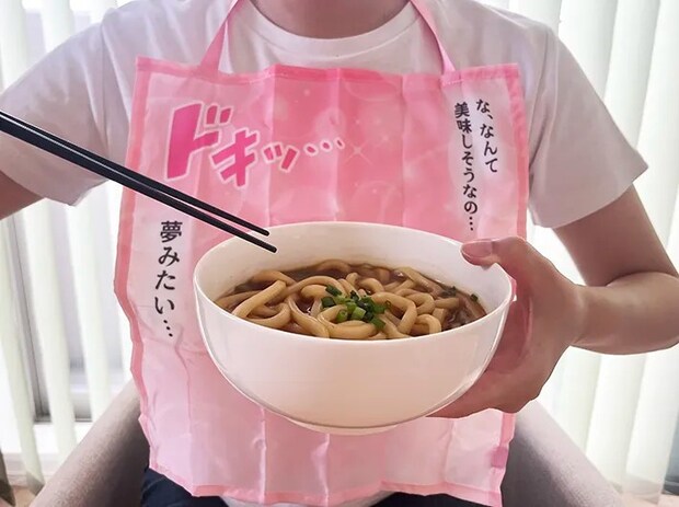 『映えプロン』をつけた筆者