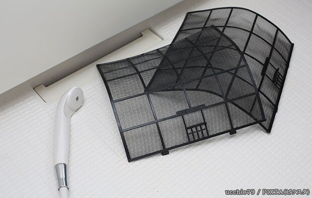 フィルターを掃除している写真