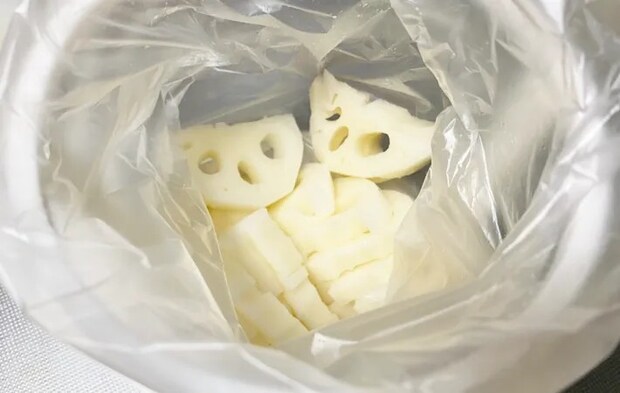 『れんこんの唐揚げ』を作る写真