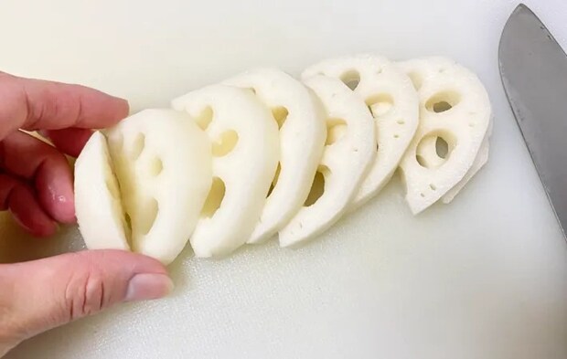 『れんこんの唐揚げ』を作る写真