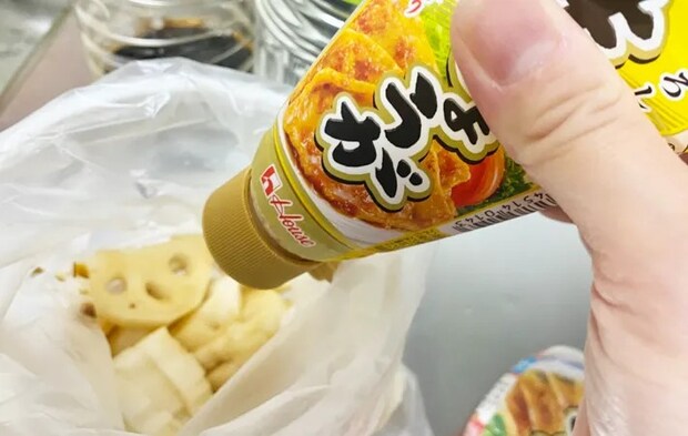 『れんこんの唐揚げ』を作る写真