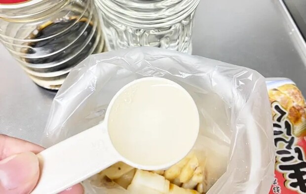 『れんこんの唐揚げ』を作る写真