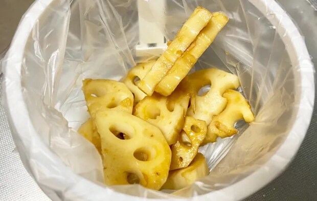 『れんこんの唐揚げ』を作る写真