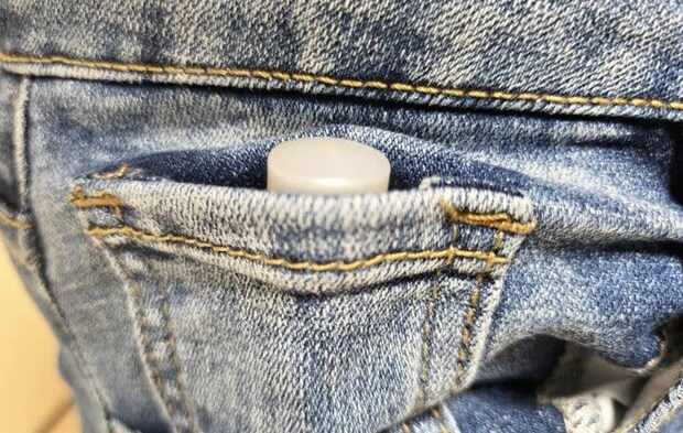 ウォッチポケットに入れたリップの写真