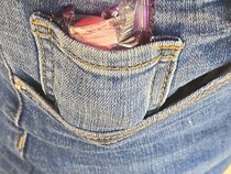 ジーンズの謎ポケットが意外と使える！　小物を入れて試してみた