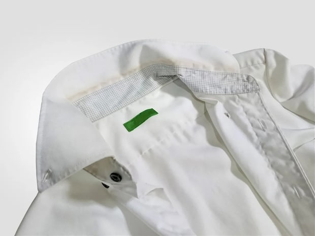 ワイシャツの黄ばみは『保管方法』が原因!? 企業の指摘に「ゲッ」「気を付ける」