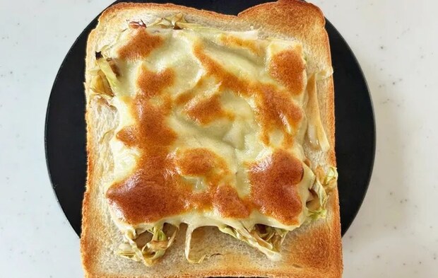 『こんがりチーズトースト 〈お好み焼き風〉』の完成写真