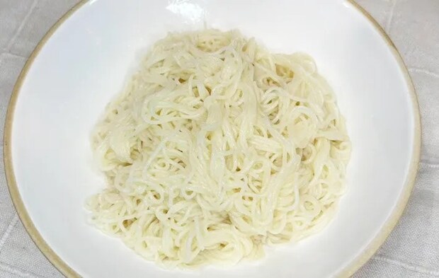 『麻婆豆腐の素で坦々風そうめん』を作る写真