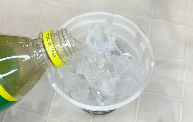 『キレートレモン×ゼリー』ドリンクを作る写真