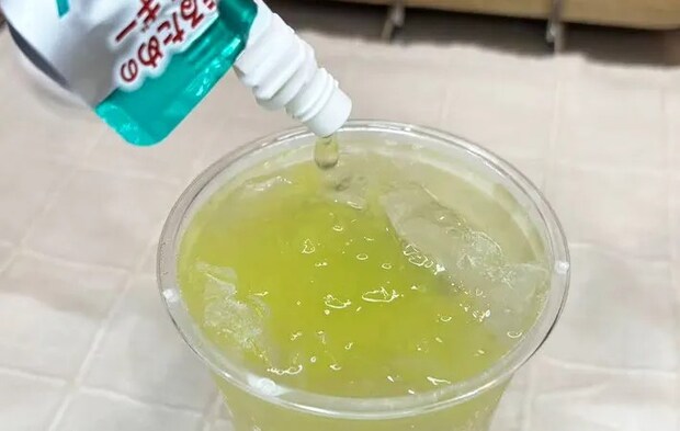 『キレートレモン×ゼリー』ドリンクを作る写真