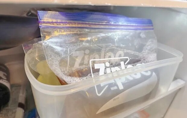 保存袋でゼリーを作る写真