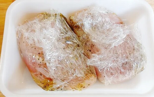 『レモン香るサラダチキン』を作る写真