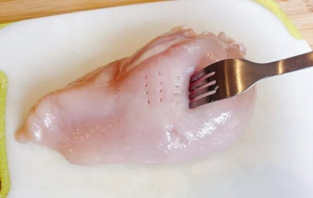 『レモン香るサラダチキン』を作る写真