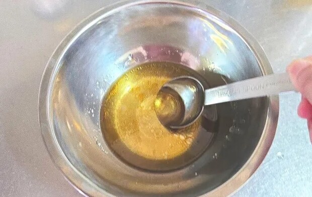 『丸ごとピーマンのさっぱりレンジ蒸し』を作る写真