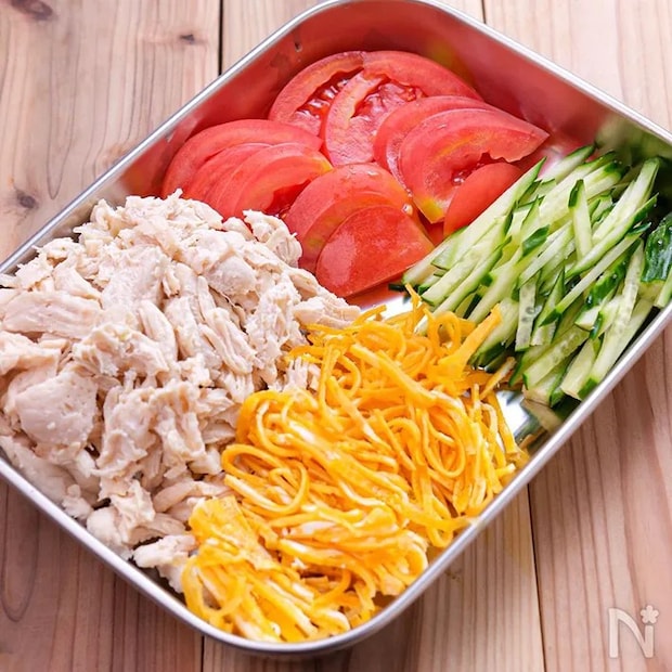 冷やし中華の具材の写真